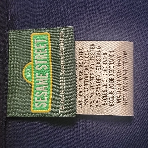 NWT Sesame Street Tooniforms Scrub Top 2XL - Picture 6 of 7